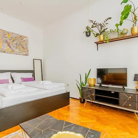 @ Jaszai Mari Square