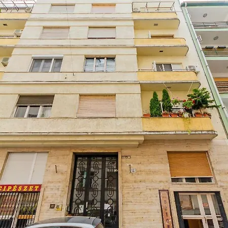 @ Jaszai Mari Square *