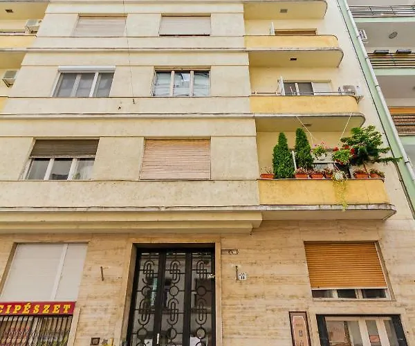 @ Jaszai Mari Square *